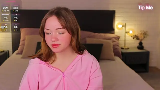 Kiss Moon online show from February 5, 7:21 pm