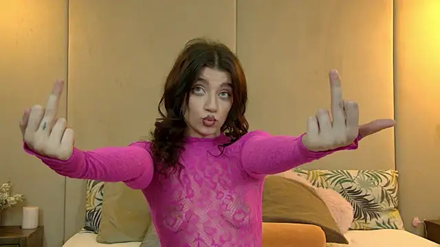 Snapshot of EllieWest chatting on July 20, 10:39 am EllieWest online show from July 20, 10:39 am