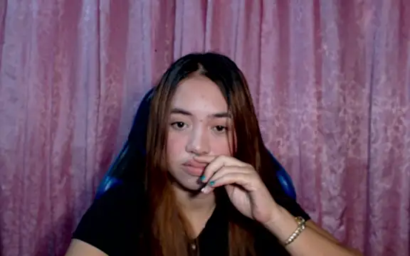 Snapshot of pinay_mayahiga chatting on May 10, 12:53 pm pinay mayahiga online show from May 10, 12:53 pm