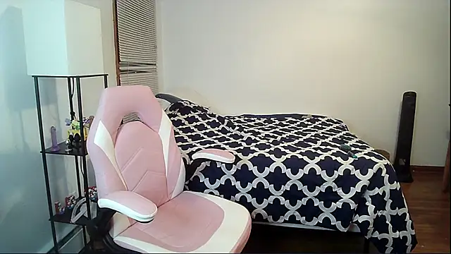 Snapshot of VanFairy526 chatting on March 1, 10:59 am VanFairy526 online show from March 1, 10:59 am