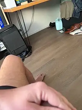 longdong00789 online show from April 8, 10:28 am