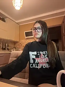 Snapshot of EmilyMonday chatting on February 24, 3:13 pm EmilyMonday online show from February 24, 3:13 pm