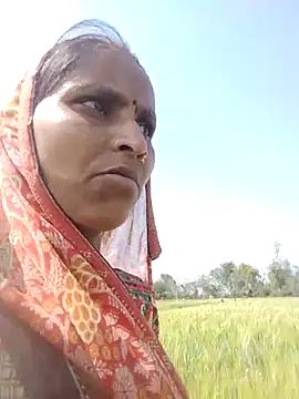 Snapshot of Juli_rathore chatting on February 25, 5:51 am Juli rathore online show from February 25, 5:51 am