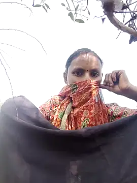 Snapshot of Juli_rathore chatting on February 17, 6:44 am Juli rathore online show from February 17, 6:44 am