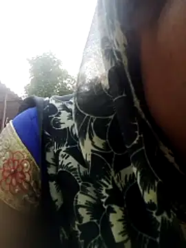 Snapshot of Juli_rathore chatting on May 20, 12:57 pm Juli rathore online show from May 20, 12:57 pm