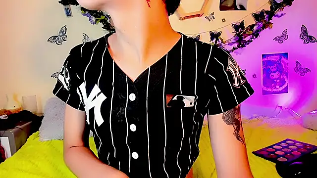 Miss-Saraii online show from April 13, 2:43 pm