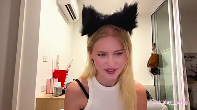 Snapshot of Slay_Swag chatting on February 13, 10:15 am Slay Swag online show from February 13, 10:15 am