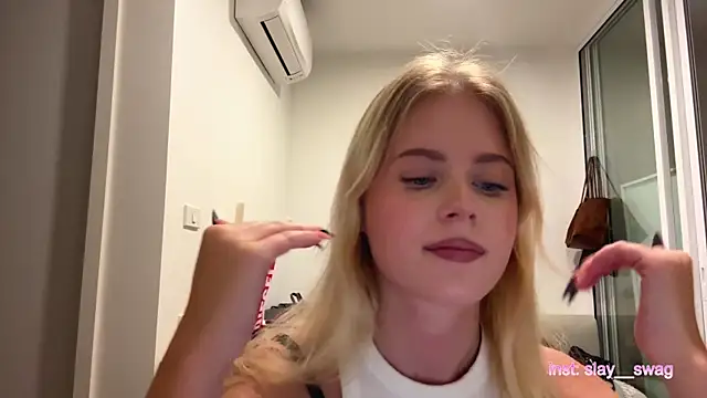 Snapshot of Slay_Swag chatting on February 10, 10:25 am Slay Swag online show from February 10, 10:25 am