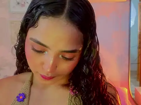 Emma Thompssonn online show from April 13, 11:58 am