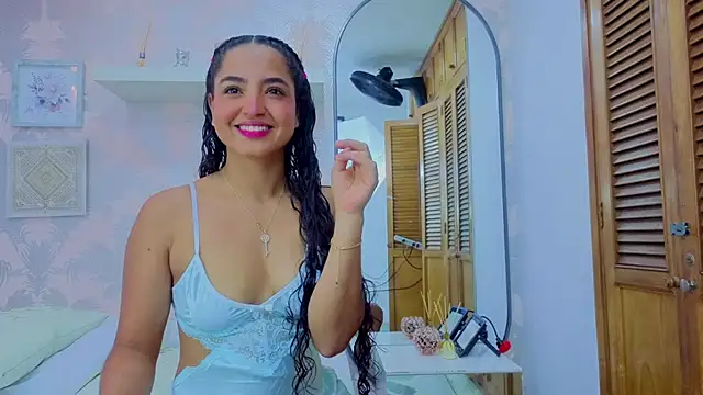 Emma Thompssonn online show from March 14, 11:49 am