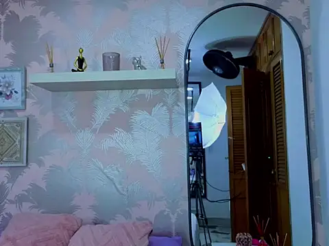 Emma Thompssonn online show from February 8, 12:03 pm