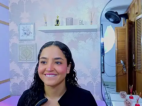 Emma Thompssonn online show from February 5, 11:50 am