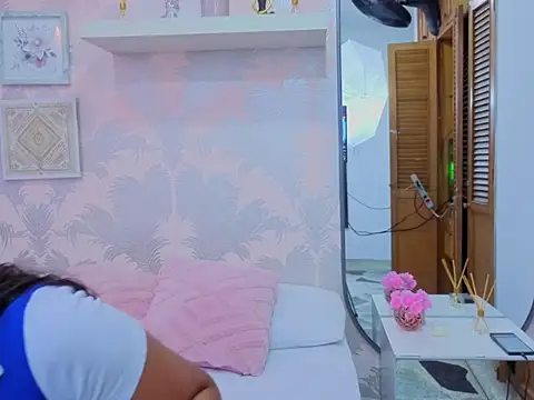 Emma Thompssonn online show from February 24, 11:44 am