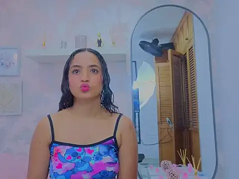 Emma Thompssonn online show from February 21, 12:18 pm