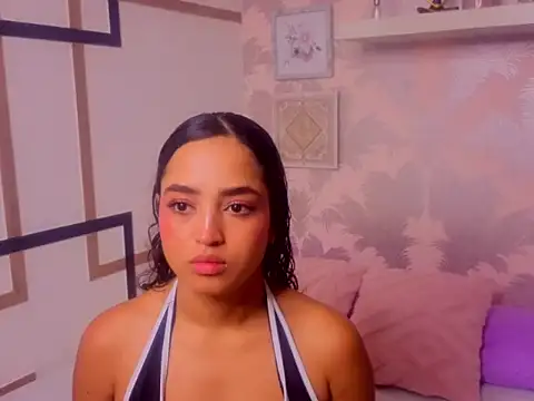 Snapshot of Emma_Thompssonn chatting on June 11, 12:24 pm Emma Thompssonn online show from June 11, 12:24 pm