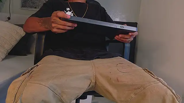 AndrewKenoxx  online show from March 15, 12:45 pm