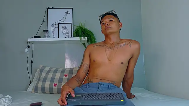 AndrewKenoxx  online show from March 14, 7:31 pm