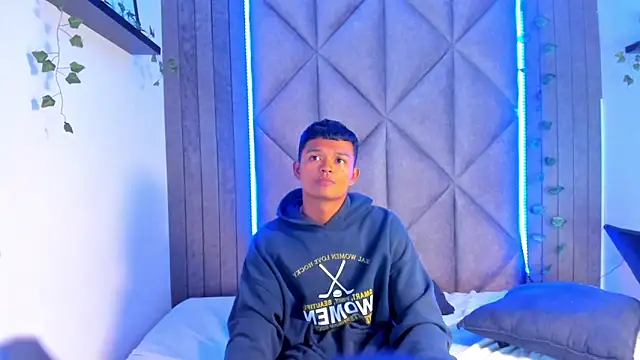 AndrewKenoxx  online show from April 2, 1:46 am