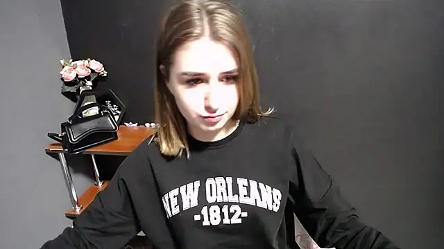 Snapshot of Sunny_siren chatting on February 13, 1:33 pm Sunny siren online show from February 13, 1:33 pm