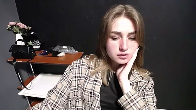 Sunny siren online show from May 12, 1:06 pm