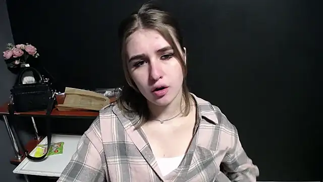 Snapshot of Sunny_siren chatting on February 2, 3:44 pm Sunny siren online show from February 2, 3:44 pm