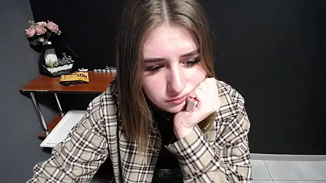 Snapshot of Sunny_siren chatting on February 12, 1:11 pm Sunny siren online show from February 12, 1:11 pm