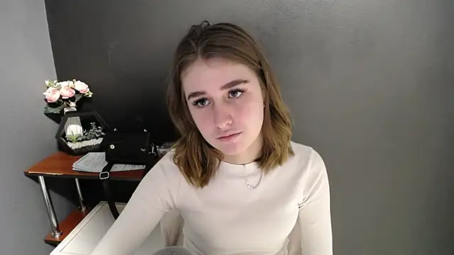 Snapshot of Sunny_siren chatting on February 17, 2:03 pm Sunny siren online show from February 17, 2:03 pm