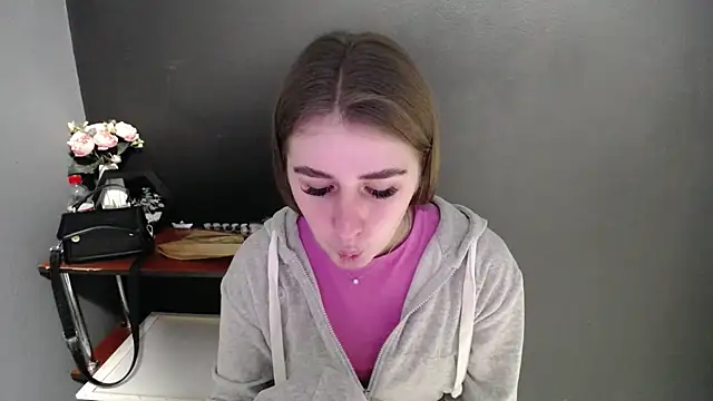 Snapshot of Sunny_siren chatting on February 18, 1:29 pm Sunny siren online show from February 18, 1:29 pm