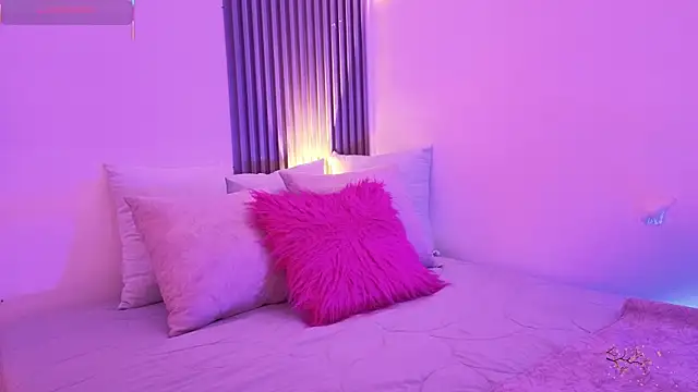 fransheskarossi online show from March 11, 12:10 pm