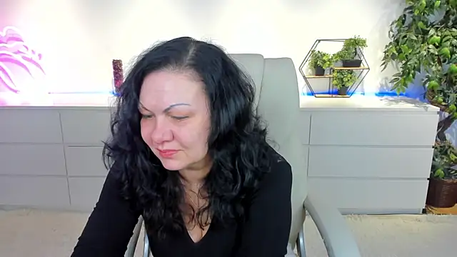 IrissMoon online show from March 14, 6:14 pm