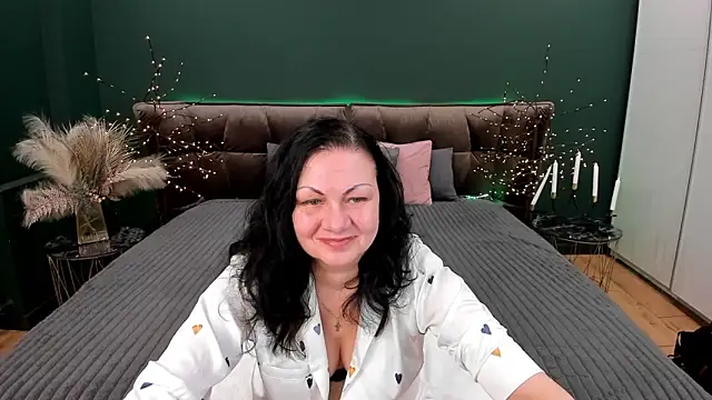 IrissMoon online show from March 16, 6:21 pm