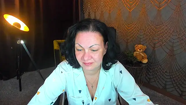 Snapshot of IrissMoon chatting on June 14, 2:24 am IrissMoon online show from June 14, 2:24 am