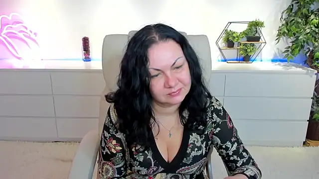 IrissMoon online show from February 25, 6:35 am