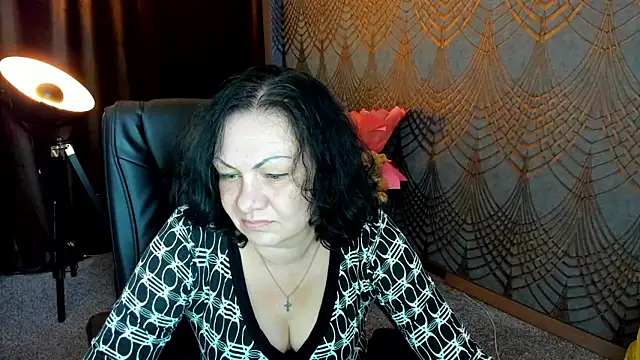 Snapshot of IrissMoon chatting on June 8, 5:41 am IrissMoon online show from June 8, 5:41 am