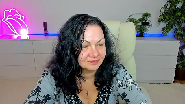 IrissMoon online show from March 3, 6:20 am