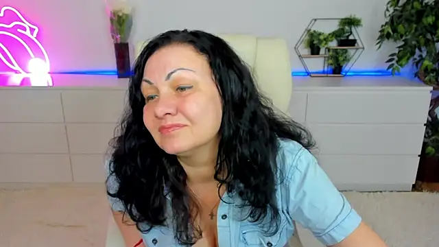 IrissMoon online show from March 8, 6:22 pm