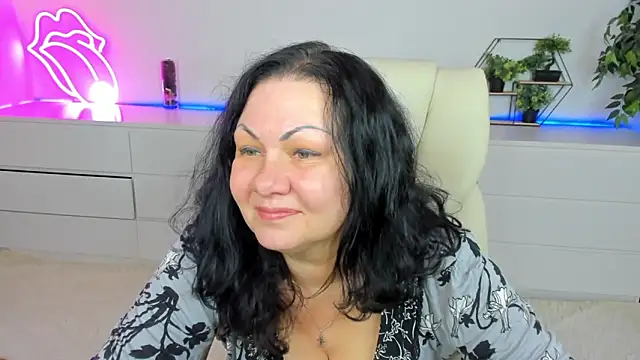 IrissMoon online show from February 16, 6:34 am