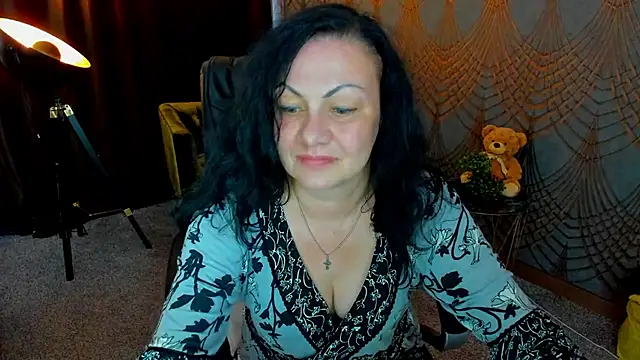 Snapshot of IrissMoon chatting on June 3, 2:33 pm IrissMoon online show from June 3, 2:33 pm