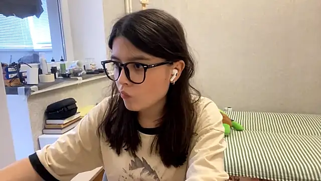 Snapshot of SaintMari chatting on July 16, 1:30 pm SaintMari online show from July 16, 1:30 pm