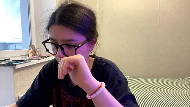 Snapshot of SaintMari chatting on May 21, 12:24 pm SaintMari online show from May 21, 12:24 pm