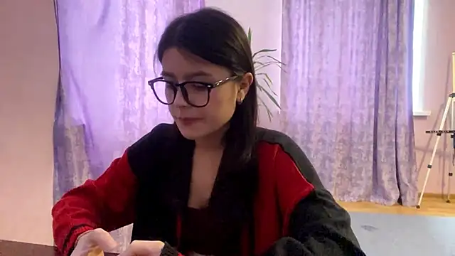 Snapshot of SaintMari chatting on April 29, 1:37 pm SaintMari online show from April 29, 1:37 pm
