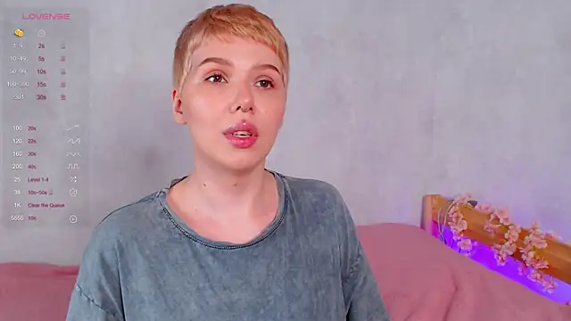 Snapshot of Elise_Day chatting on May 23, 1:43 pm Elise Day online show from May 23, 1:43 pm
