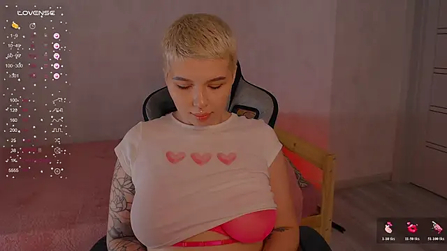 Snapshot of Elise_Day chatting on June 25, 1:49 pm Elise Day online show from June 25, 1:49 pm