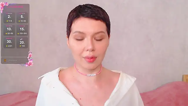 Elise Day online show from May 17, 10:04 am