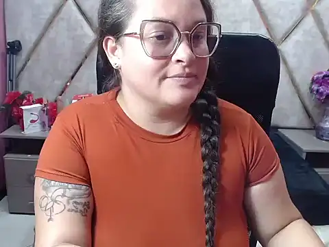 Snapshot of Sarah_Boobs_ chatting on February 20, 6:26 am Sarah Boobs online show from February 20, 6:26 am