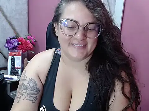 Snapshot of Sarah_Boobs_ chatting on February 9, 2:53 am Sarah Boobs online show from February 9, 2:53 am