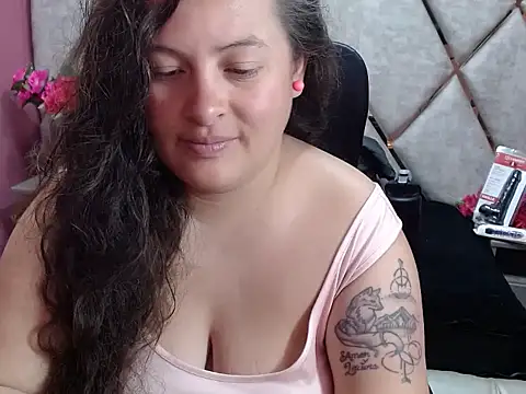 Snapshot of Sarah_Boobs_ chatting on February 26, 3:28 am Sarah Boobs online show from February 26, 3:28 am