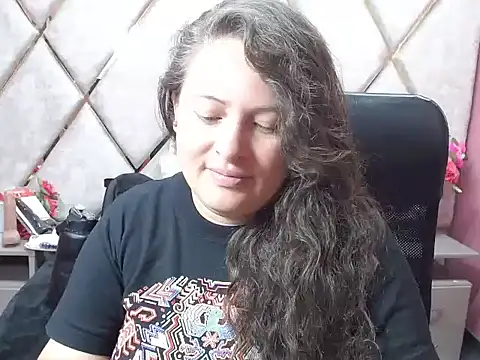 Snapshot of Sarah_Boobs_ chatting on February 8, 3:15 am Sarah Boobs online show from February 8, 3:15 am