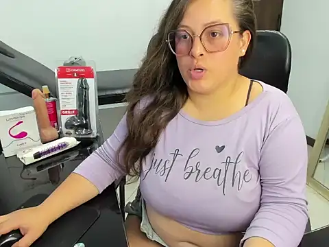 Snapshot of Sarah_Boobs_ chatting on February 12, 8:08 pm Sarah Boobs online show from February 12, 8:08 pm