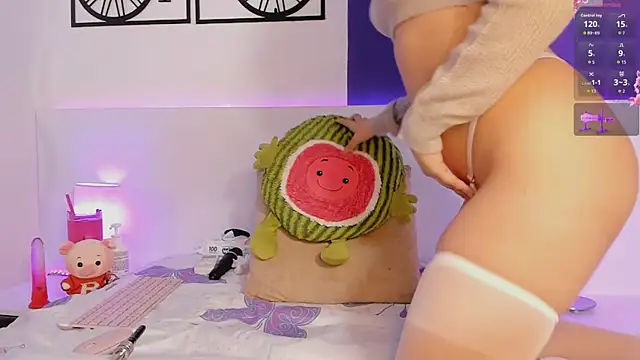 Snapshot of IZzyBellxX_ chatting on February 17, 7:44 pm IZzyBellxX online show from February 17, 7:44 pm